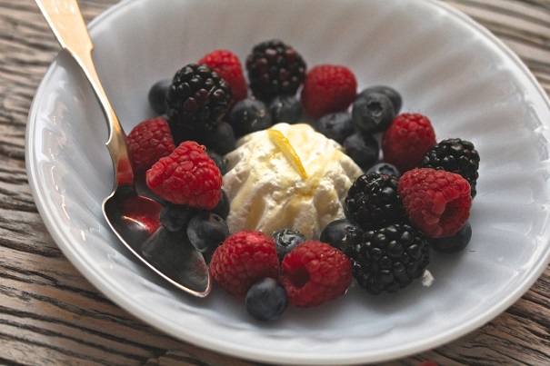 ricotta with berries in bowl
