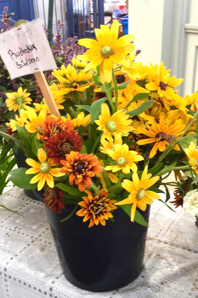 A Guide to Farmer's Market Flowers