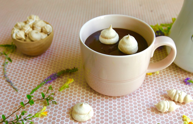 HOT CHOCOLATE WITH TINY MERINGUES