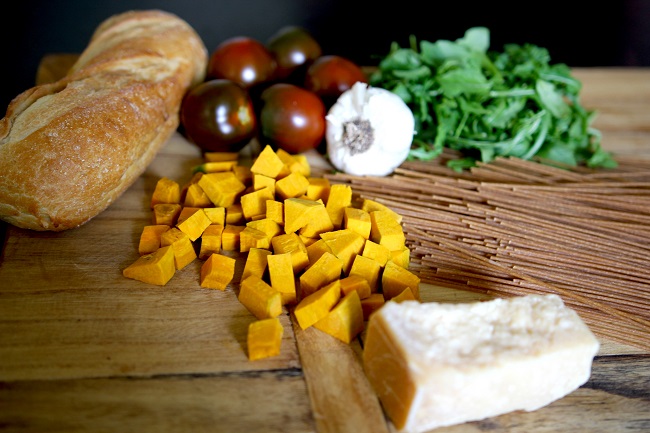 Linguine, heirloom tomatoes, arugula, garlic, baguette of bread, Parmesan cheese