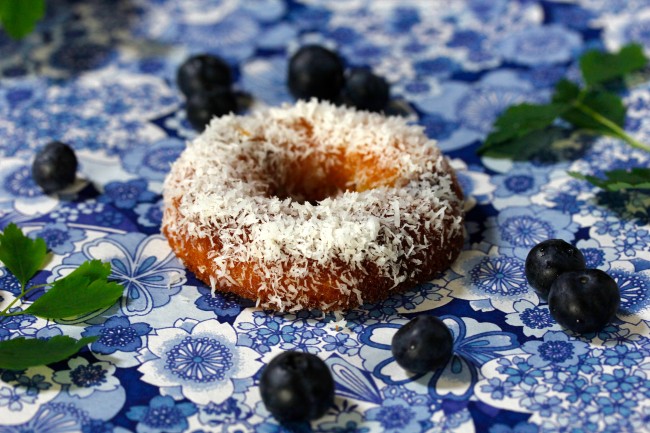 BLUEBERRY COCONUT BAKED DOUGHNUTS on Americas-Table.com